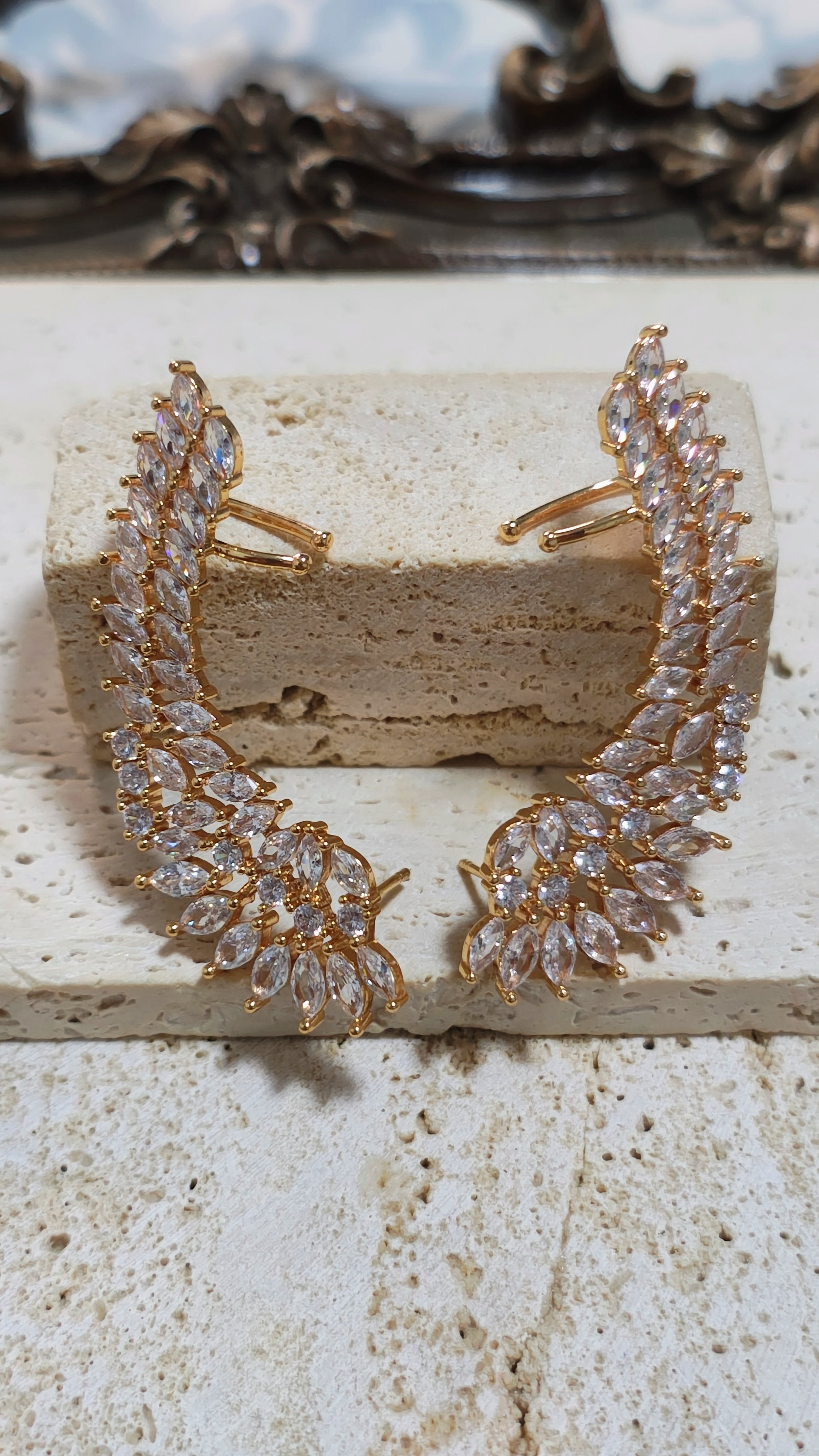 Brinco EARCUFF LUXO