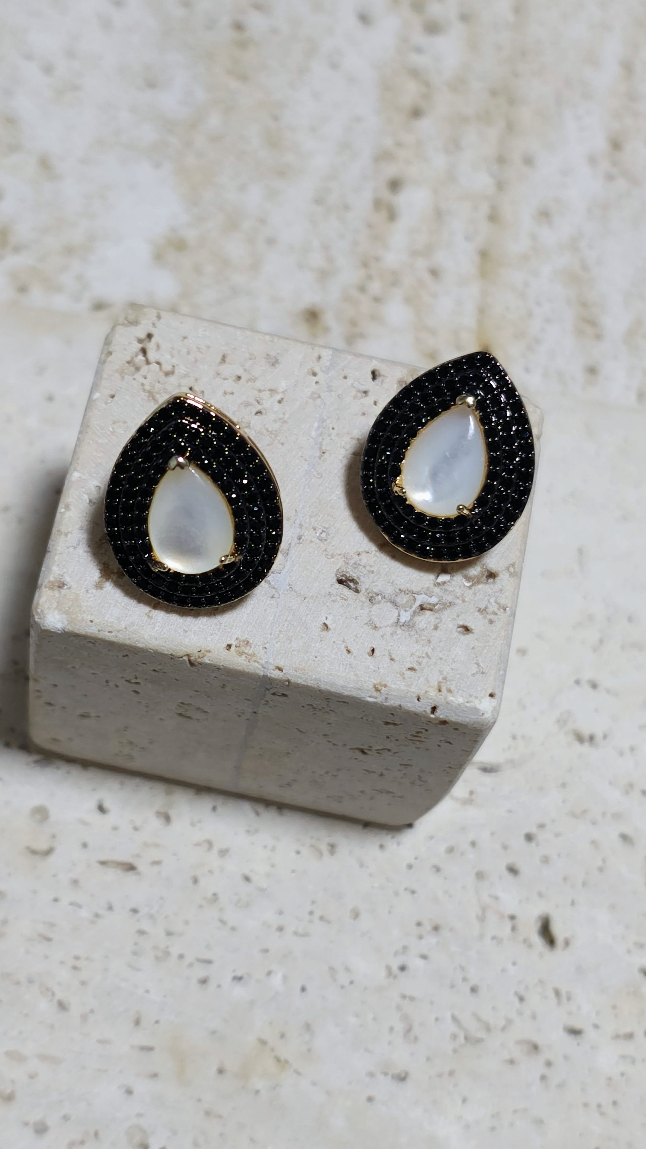 Conjunto NOIR GOTA
